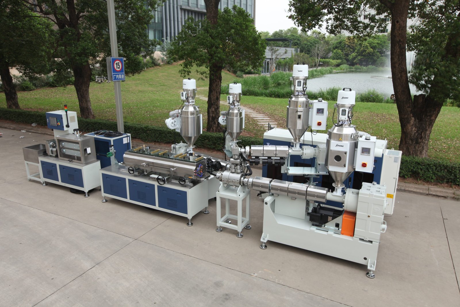 Five-layer cosmetic tube co-extrusion die head for multilayer PE tube production