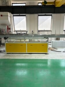 TPU extrusion cooling and calibration tank for sealing profiles 