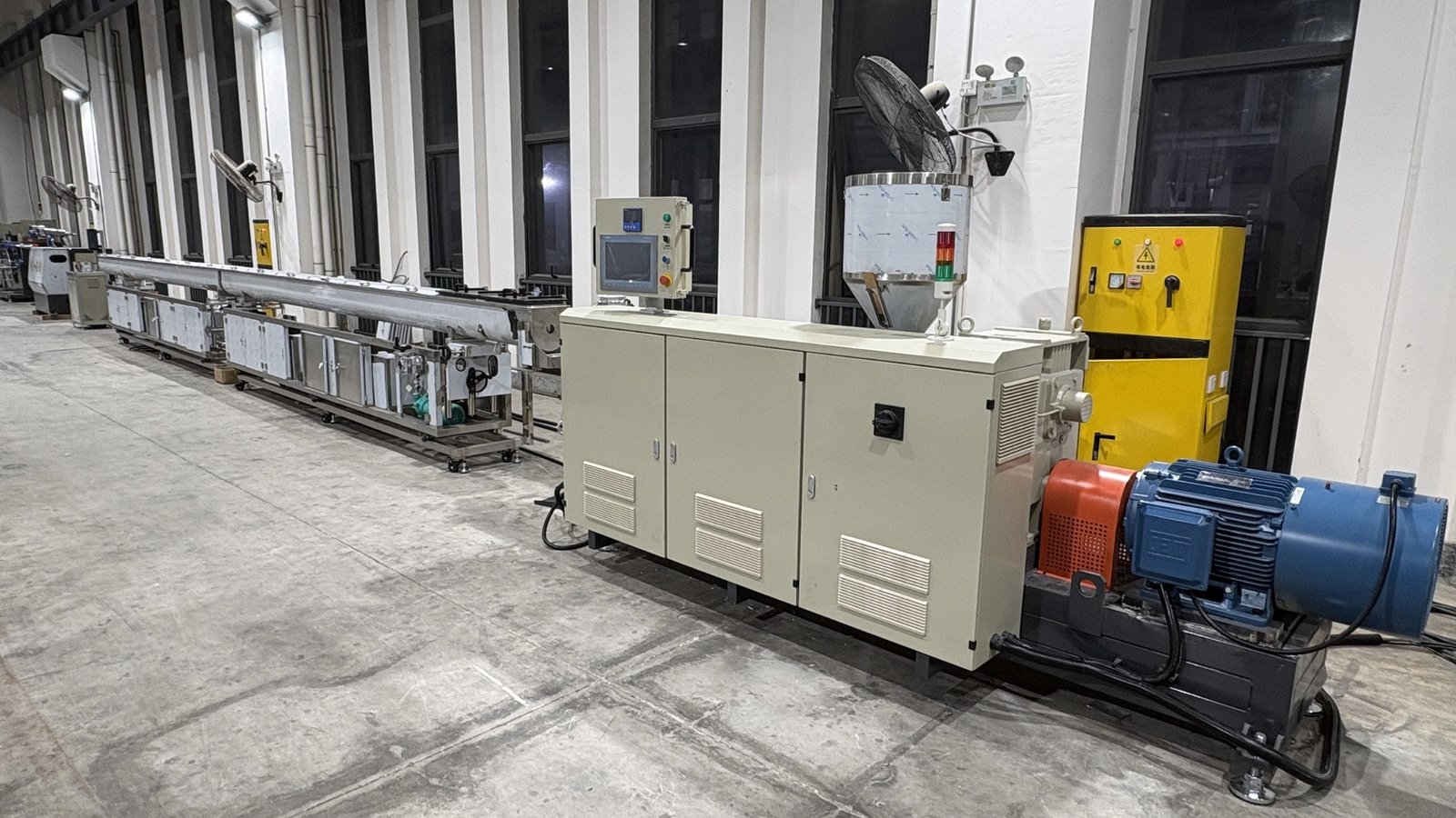 High precision PE fine tubing extrusion production line
